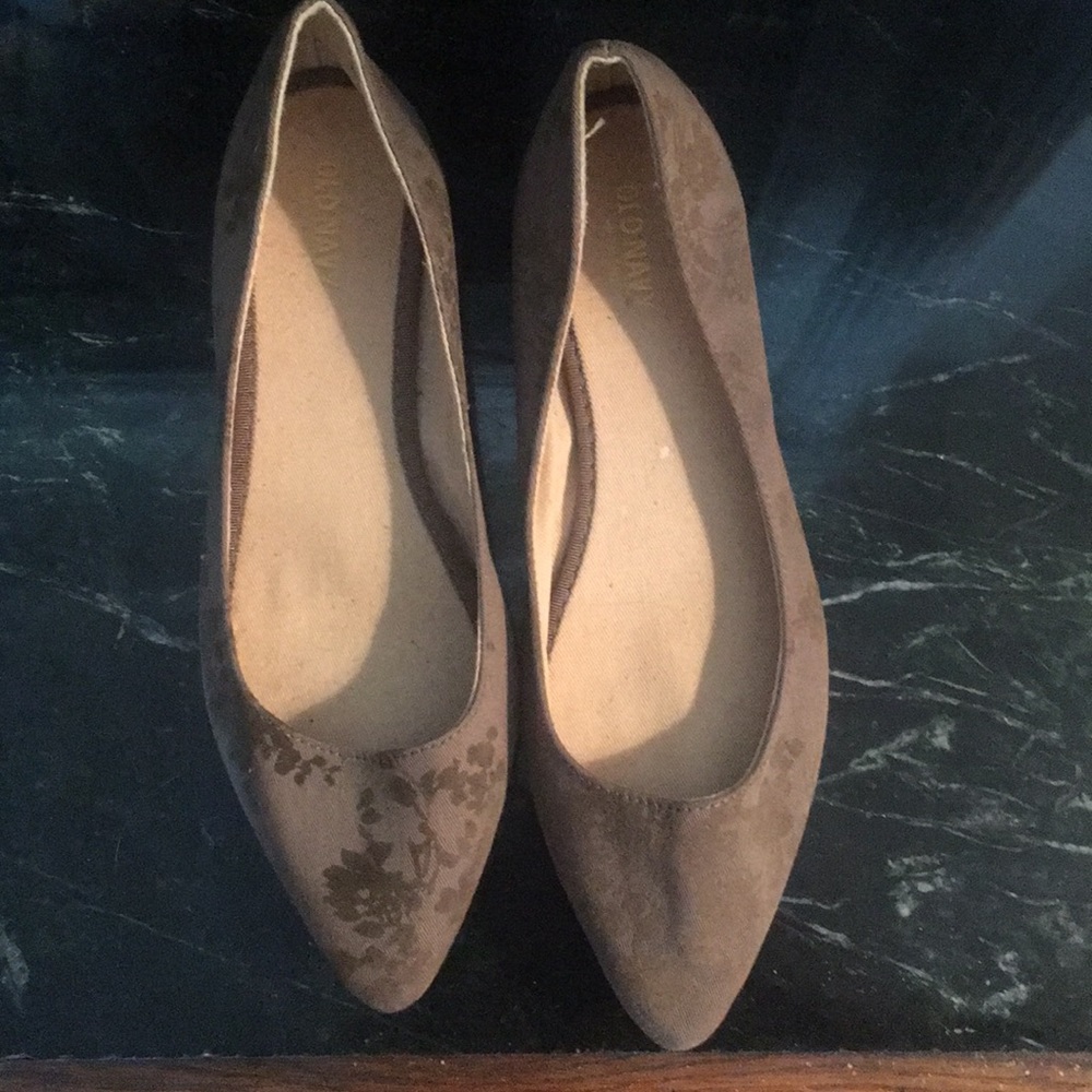 OLD NAVY pointed toe flats
